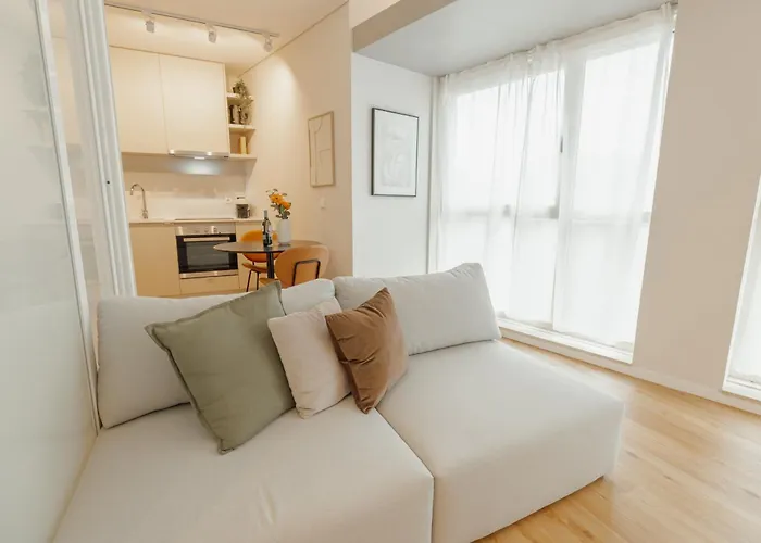 Bright Window By Vacationy Apartment