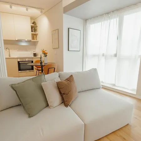 Bright Window By Vacationy Apartmán